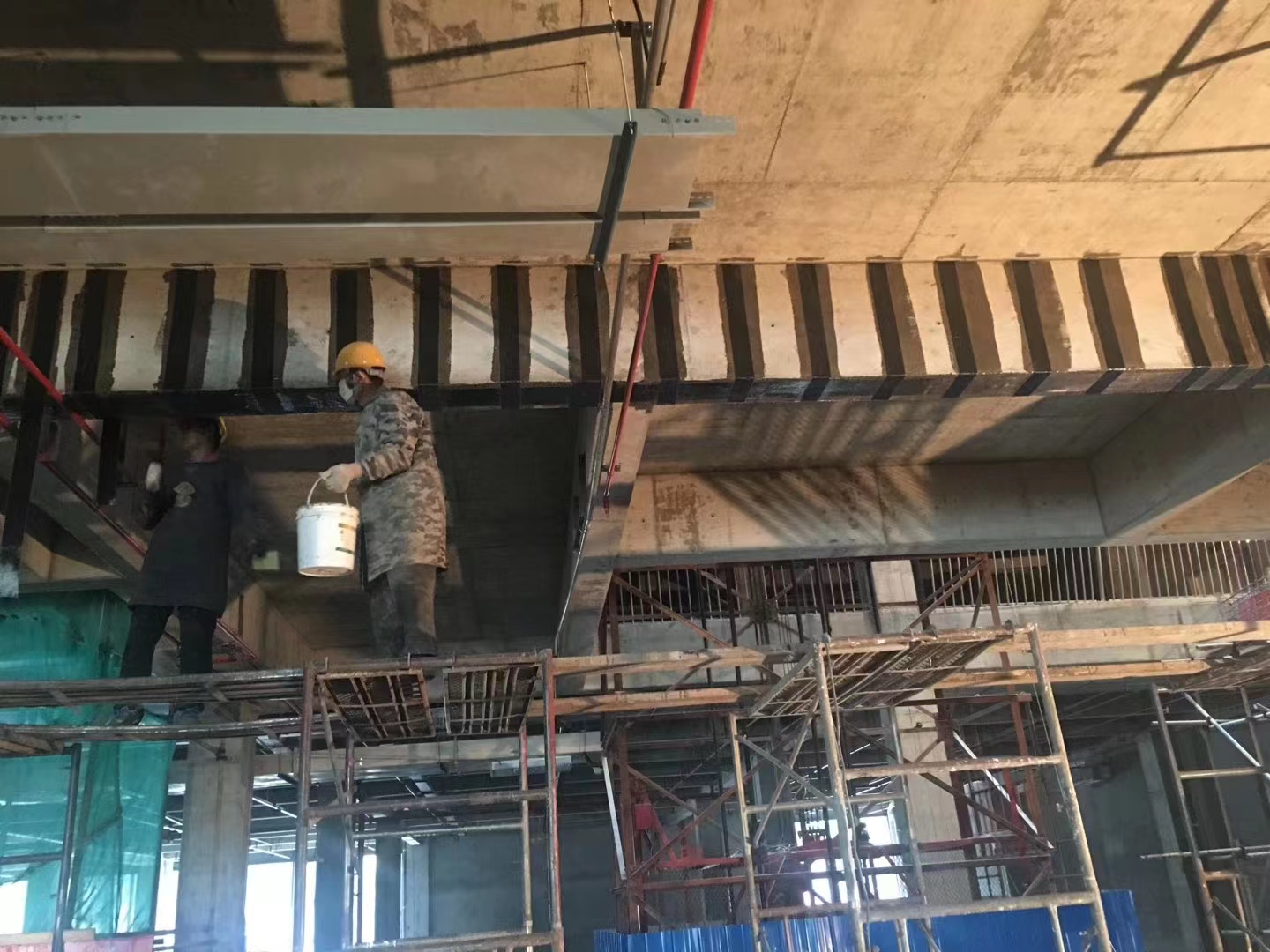 上海梁底粘钢加固制定施工方案